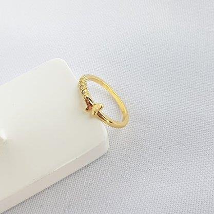 ANEL MEIO ARO CRAV COM BORBOLETA LISA| BANHADO EM OURO 18K