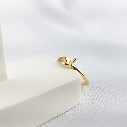 ANEL MEIO ARO CRAV COM BORBOLETA LISA| BANHADO EM OURO 18K