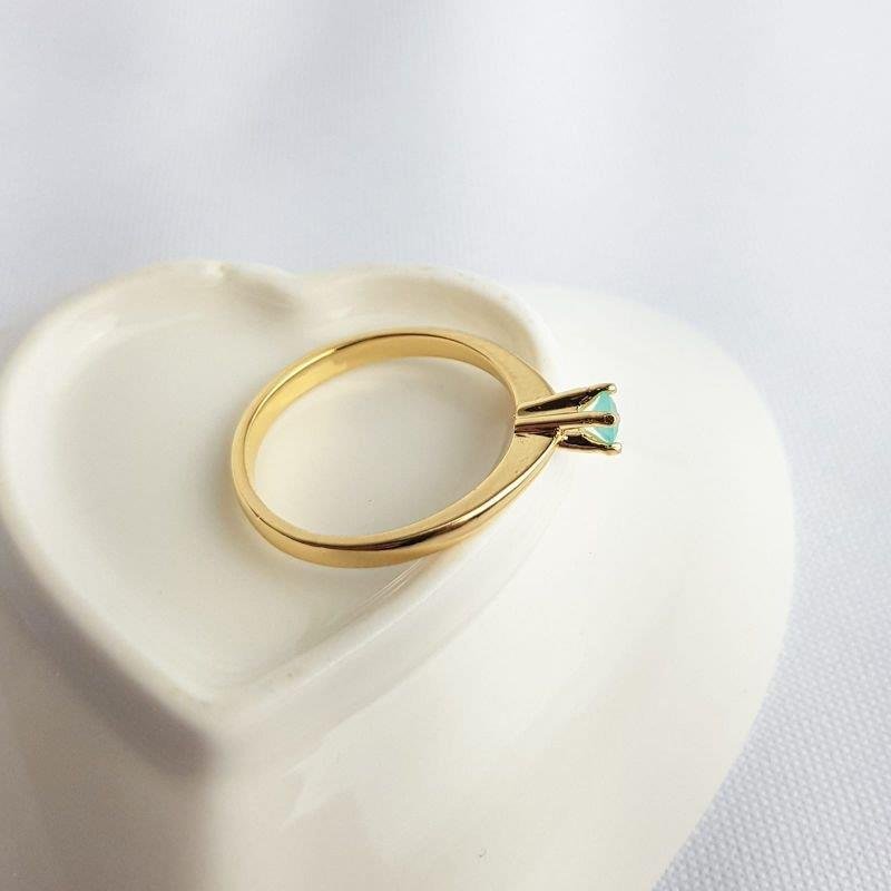 ANEL SOLITARIO VERDE LEITOSO | BANHADO EM OURO 18K 