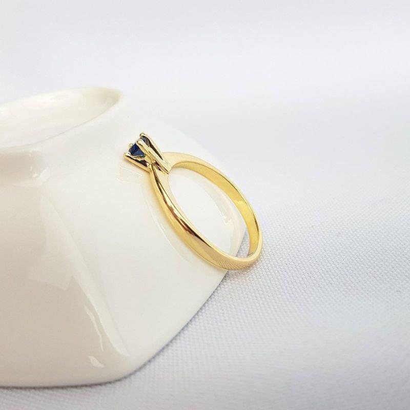 ANEL SOLITARIO ZIRCONIA AZUL SAFIRA |BANHADO EM OURO 18K