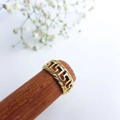 ANEL INSPIRACAO VERSACE COM FORMA VAZADA | BANHADO EM OURO 18K