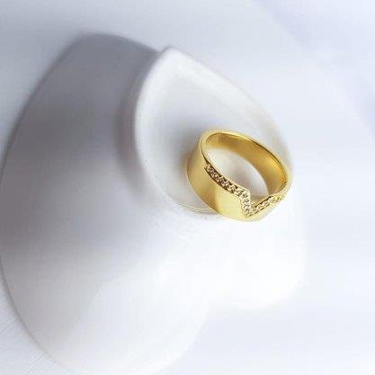 ANEL INSPIRACAO VIVARA ALIANCA LISA V CRAV| BANHADO EM OURO 18K