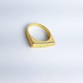 ANEL CHAPINHA QUADRADA FALSA ZIRC FILETE MEIO| BANHADO EM OURO 18K
