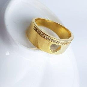 ANEL 7MM COM FILETE CRAVEJADO/ CORACAO VAZADO | BANHADO EM OURO 18K
