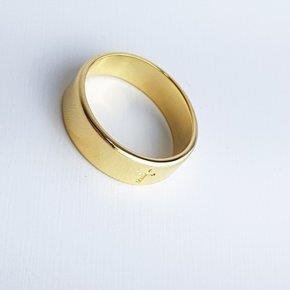 ANEL LISO 5MM COM CRUCIFIXO EM RELEVO | BANHADO EM OURO 18K