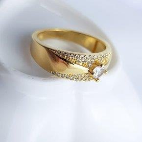 ANEL SOLITARIO CRAV DETALHE DOURADO AFUNILADO | BANHADO EM OURO 18K