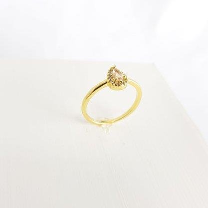 ANEL FINO PEDRA GOTA CHAMPAGNE 5MM CRAV| BANHADO EM OURO 18K