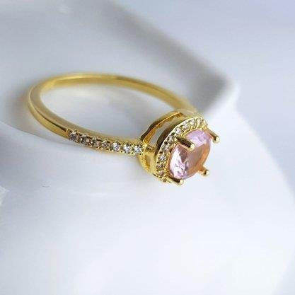ANEL PEDRA REDONDA ROSA BORDA/ARO CRAV | BANHADO EM OURO 18K
