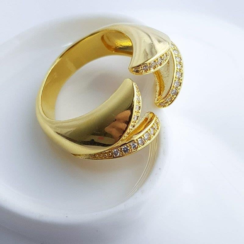 ANEL REGULAVEL 2 V LADO DE DENTRO CRAVEJADO| BANHADO EM OURO 18K