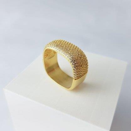 ANEL QUADRADO FRENTE MICRO CRAV LISO ATRAS | OURO 18K ECOMM