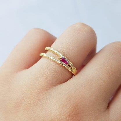 ANEL ABERTURA EM V CRAV COM ZIRC ROSA | BANHO 18K ECOMM