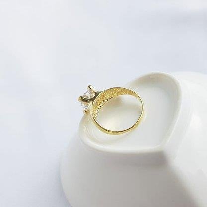 ANEL SOLITARIO 8MM 4 GARRINHAS ARO ALTO | BANHADO EM OURO 18K