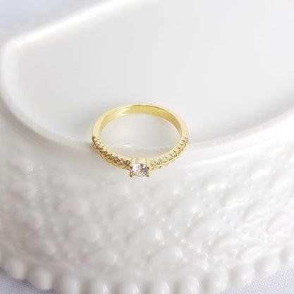 ANEL SOLITARIO 4MM ARO CRAV TEXTURIZADO | BANHADO EM OURO 18K