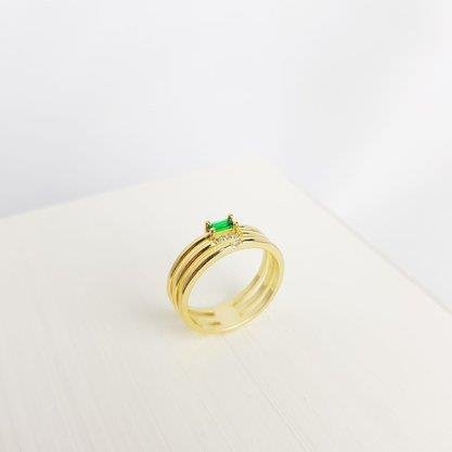 ANEL ARO TRIPLO 4 ZIRC 1 ZIRC RETANG VERDE| BANHADO EM OURO 18K