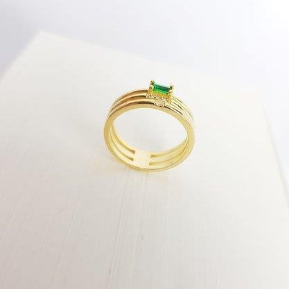 ANEL ARO TRIPLO 4 ZIRC 1 ZIRC RETANG VERDE| BANHADO EM OURO 18K