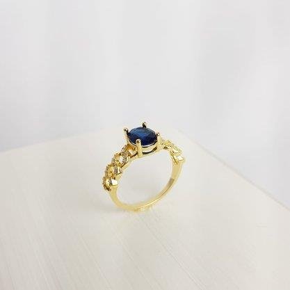 ANEL ARO ELOS CRAVEJADO E ZIRC REDONDA AZUL| BANHADO EM OURO 18K