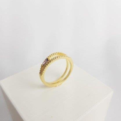 ANEL ABERTURA EM V CRAV COM ZIRCONIA LILAS | BANHADO EM OURO 18K