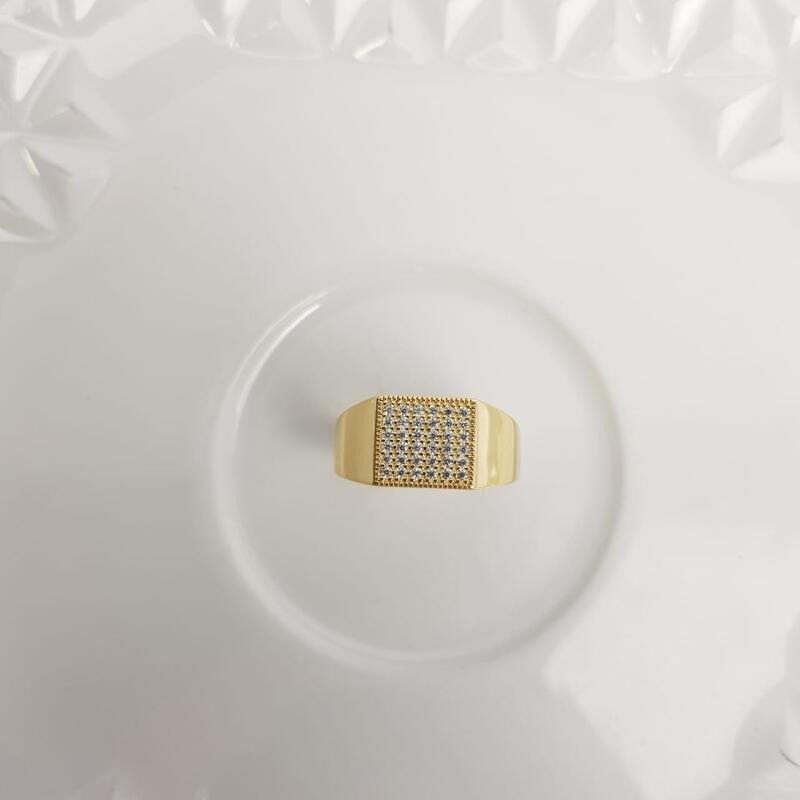 ANEL 1CM FRENTE BASE QUADRADA CRAVEJADA | BANHADO EM OURO 18K