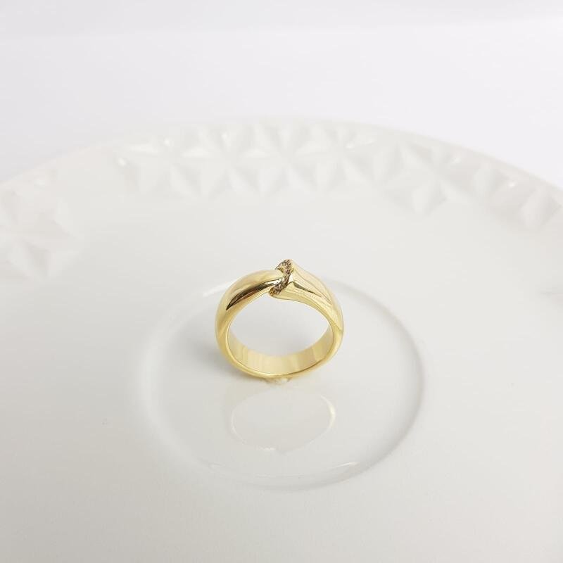 ANEL MEIA ALIANCA LISA DETALHE REDONDO CRAV| BANHADO EM OURO 18K