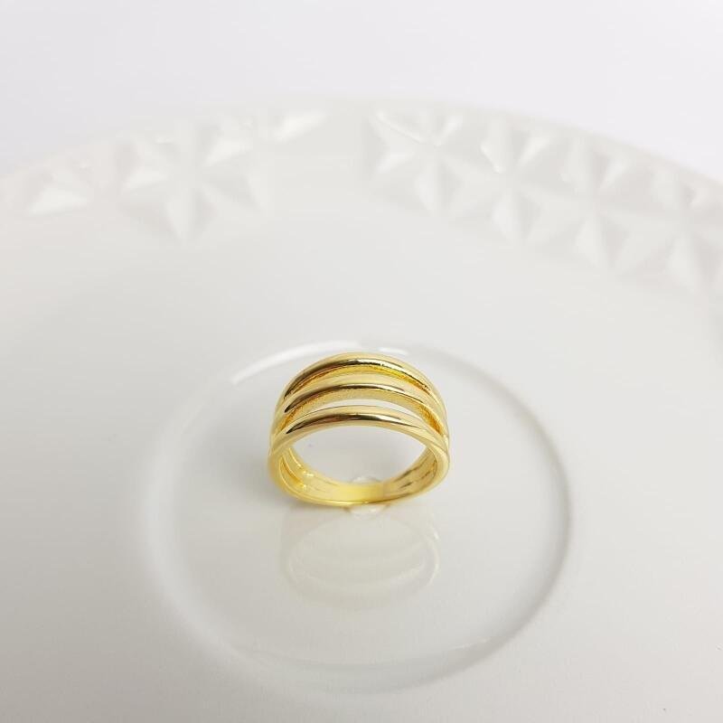 ANEL EM ARO TRIPLO LISO | BANHADO EM OURO 18K