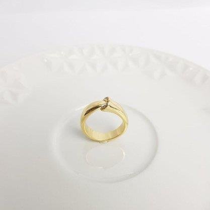 ANEL MEIA ALIANCA LISA DETALHE REDONDO CRAV | BANHADO EM OURO 18K