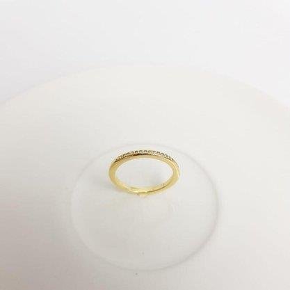 ANEL APARADOR COM 1 FILEIRA CRAVEJADA CRISTAL | BANHADO EM OURO 18K