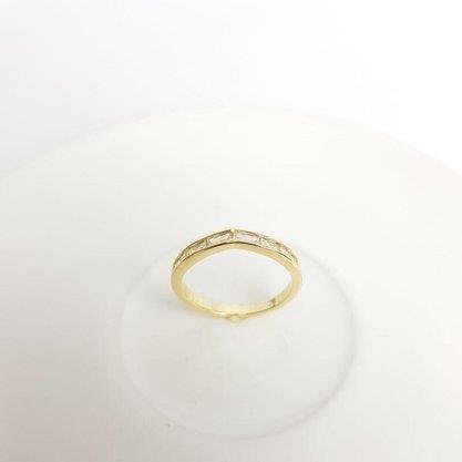 ANEL DETALHE EM V BAGUETE EM ZIRC CRISTAL| BANHADO EM OURO 18K