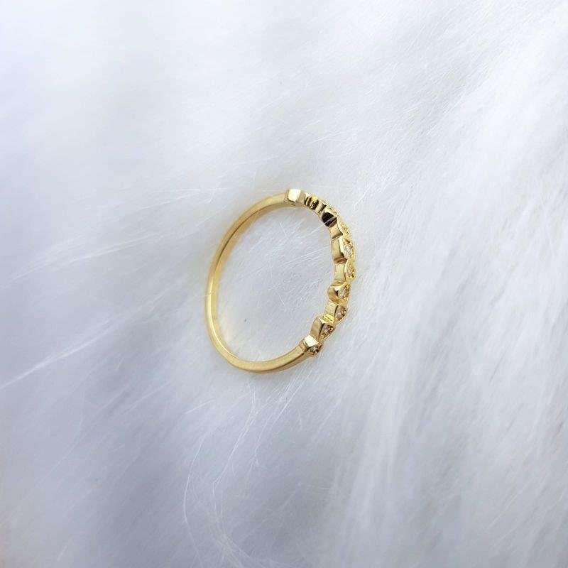 ANEL FRENTE EM FORMAS COM ZIRC AO MEIO| BANHADO EM OURO 18K