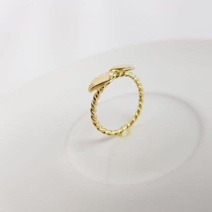 ANEL ARO TORCIDO 2 CONCHAS LISAS AO MEIO | BANHADO EM OURO18K