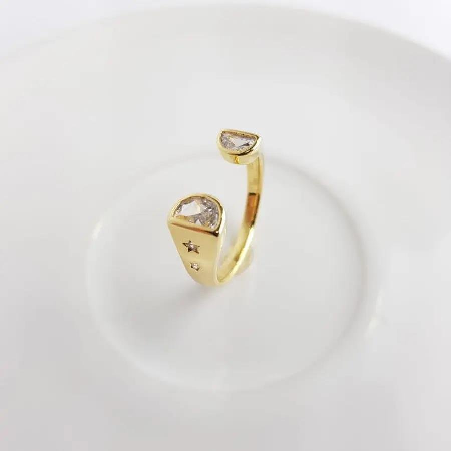 ANEL REGULAVEL/ABERTO 2ZIRC FORMATO D CRAV INGLESA| BANHADO EM OURO 18K