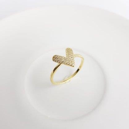 ANEL ARO LISO COM CORACAO ``V` AO MEIO CRAV