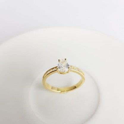 ANEL SOLITARIO COM FILETE BAGUETE 3MM GOTA CRISTAL| BANHADO EM OURO 18K