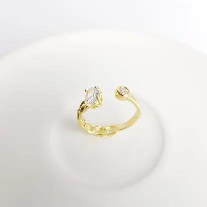 ANEL REGULAVEL METADE ELOS/LISO 2 ZIRC PONTA | BANHADO EM OURO 18K