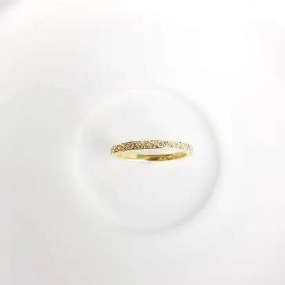 ANEL MEIA ALIANCA LISO/CRAV FORMATO PIRAMIDE 3MM