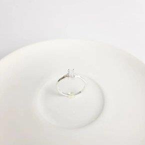 ANEL SOLITARIO BAGUETE RETANGULAR LATERAIS CRAV | BANHADO EM OURO 18K