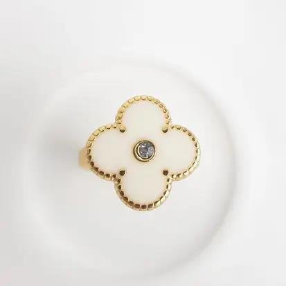 ANEL REGULAVEL TREVO EM RESINA MADREPEROLA/PRETO