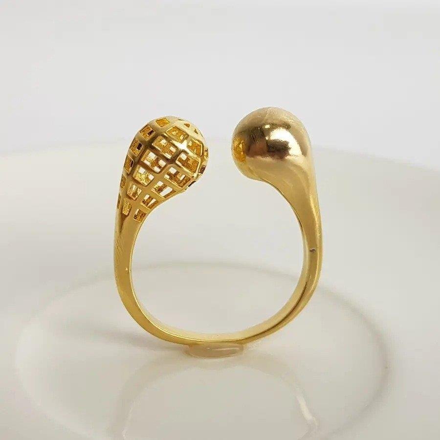 ANEL ARO REGULAVEL PONTAS EM ESFERAS VAZ/LISA| BANHADO EM OURO 18K