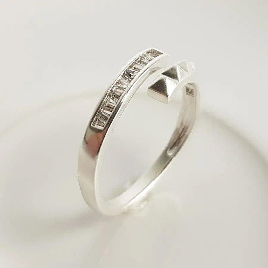 ANEL ARO REGULAVEL ENTRELACADO BEGUETE/TRIANG | BANHO DE PRATA 