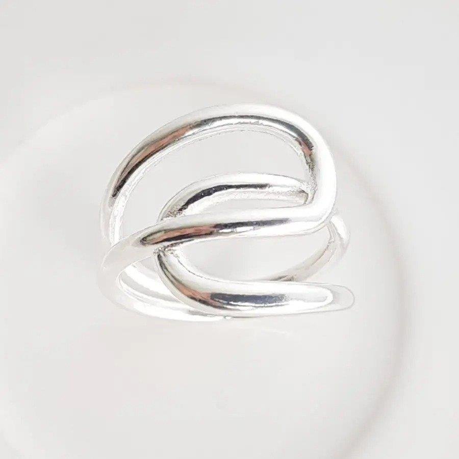 ANEL ARO DUPLO ENTRELACADO AO MEIO | BANHO DE PRATA