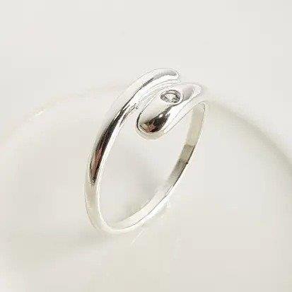 ANEL ARO REGULAVEL PONTAS ENTRELACADAS PTO LUZ | BANHO DE PRATA