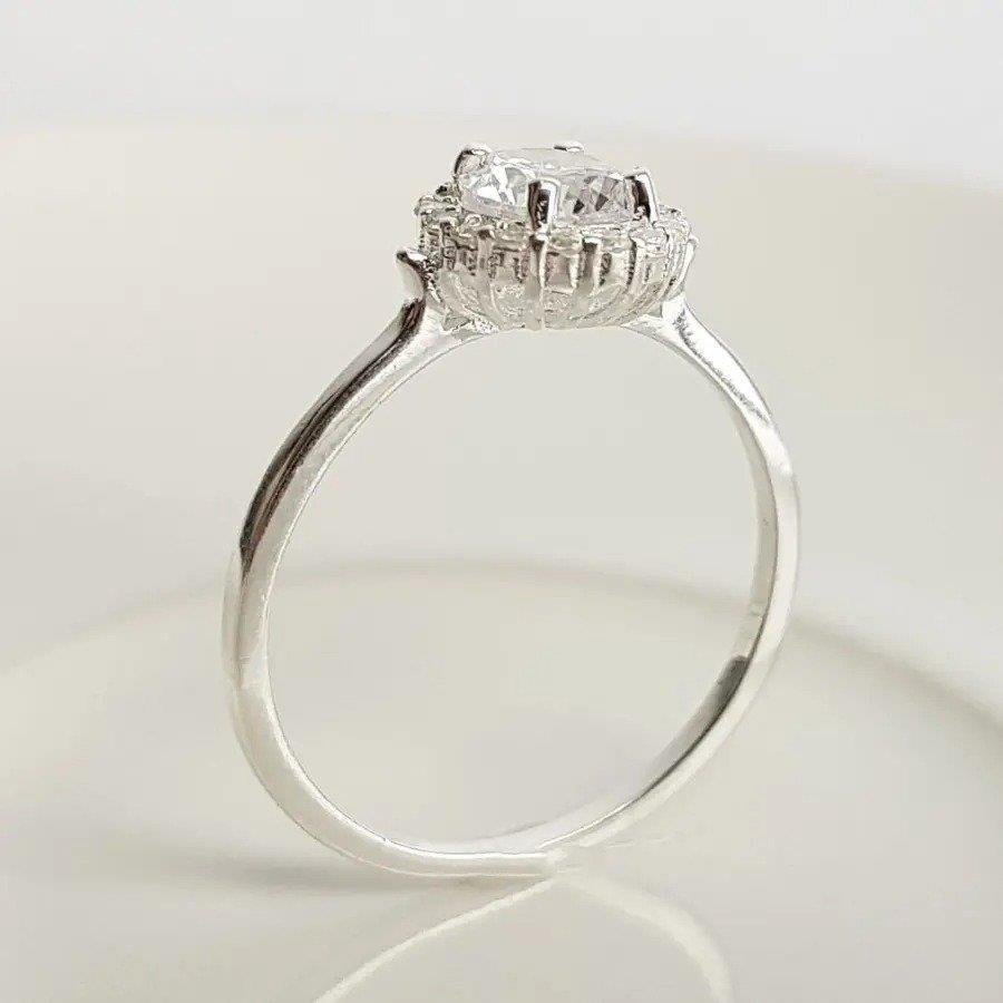 ANEL SOLITARIO CRISTAL C/GARRINHAS REDOR CRAV P925