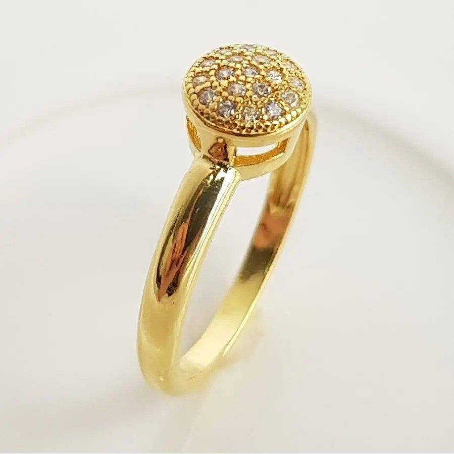 ANEL ARO LISO FRENTE REDONDO MICROCRAVEJADO | BANHO DE OURO 18K