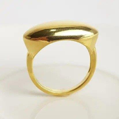 ANEL ARO FRENTE OVAL LISO | BANHO DE OURO 18K 