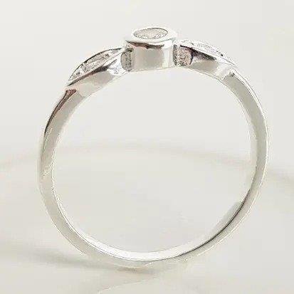 ANEL ARO LISO FRENTE PTO DE LUZ CRISTAL/OVAL | PRATA 925