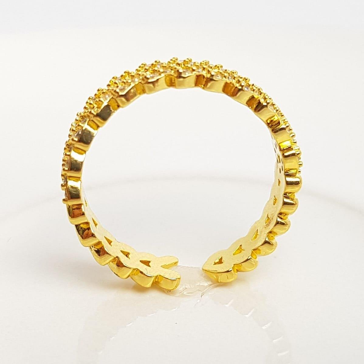 ANEL REGULAVEL FILETES EM Â´VÂ´ CRAVEJADO/LISO | BANHADO EM OURO 18K