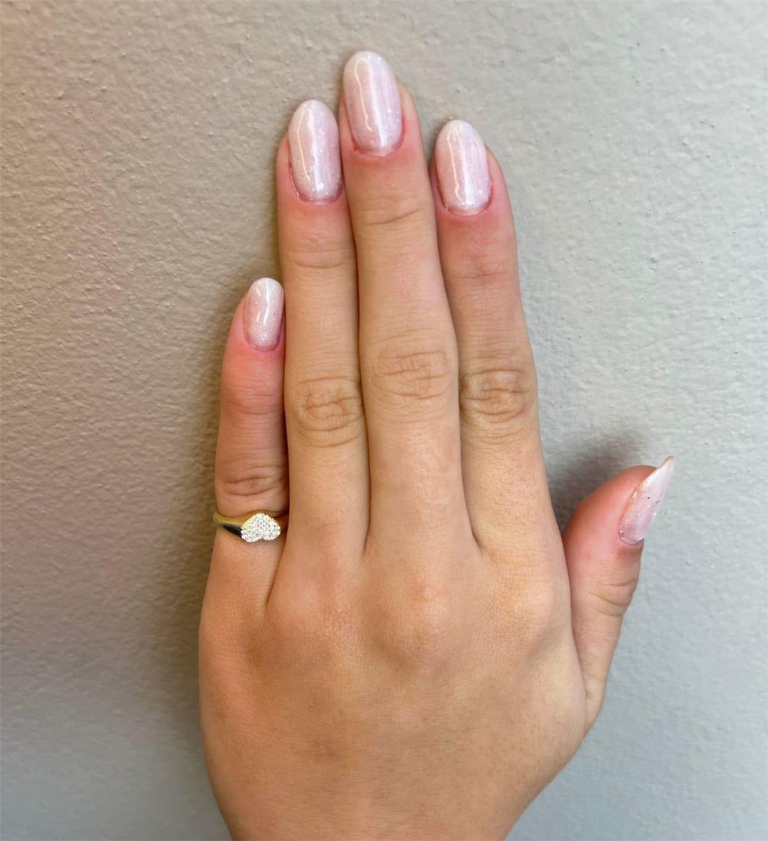 ANEL FALANGE MINGO LISO COM CORAÇÃO CRAVEJADO AO MEIO | 8MM | BANHADO EM OURO 18K