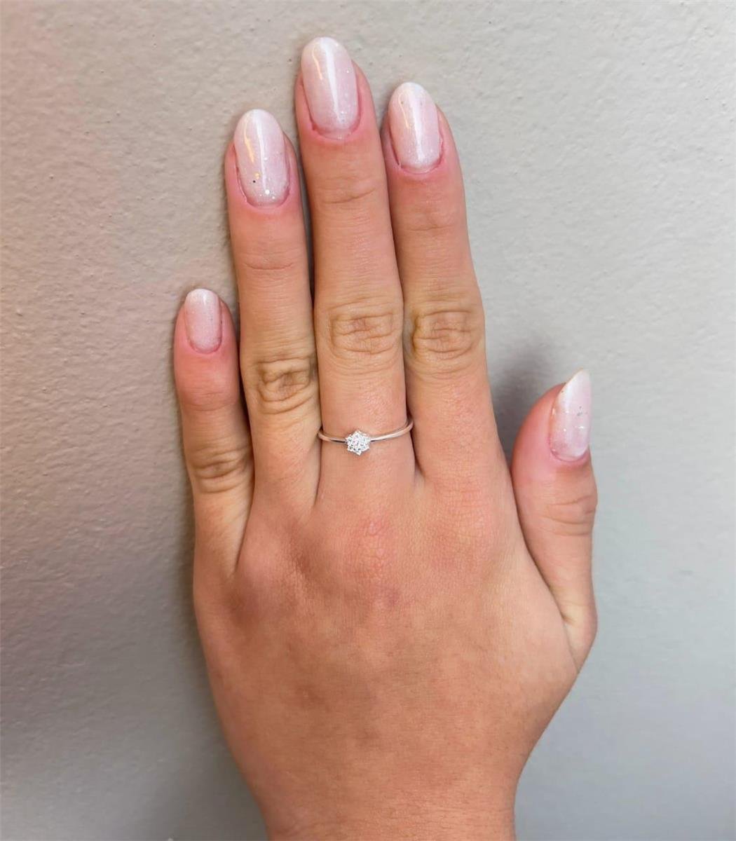 ANEL ARO LISO MEIO EM FLOR MICROCRAVEJADA | PRATA 925