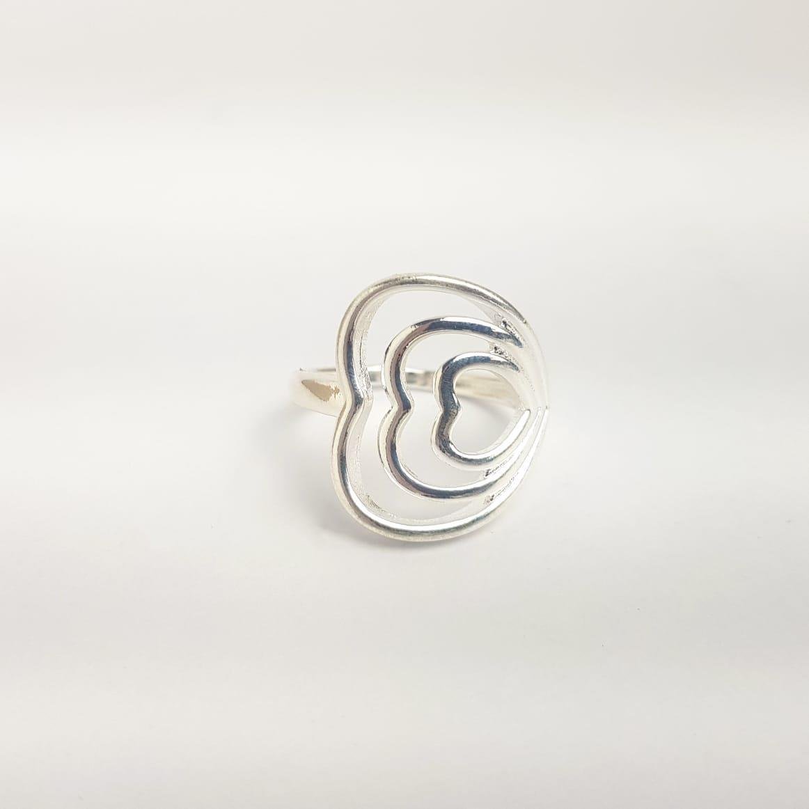 ANEL ARO EM CORAÇÕES CONTINUOS VAZADOS | BANHO DE PRATA 