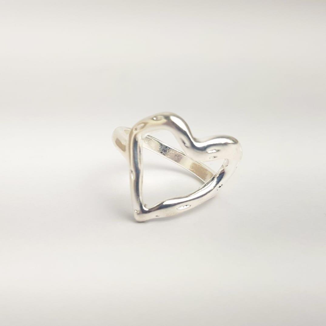 ANEL CORAÇÃO ARO ONDULADO LISO | BANHO DE PRATA