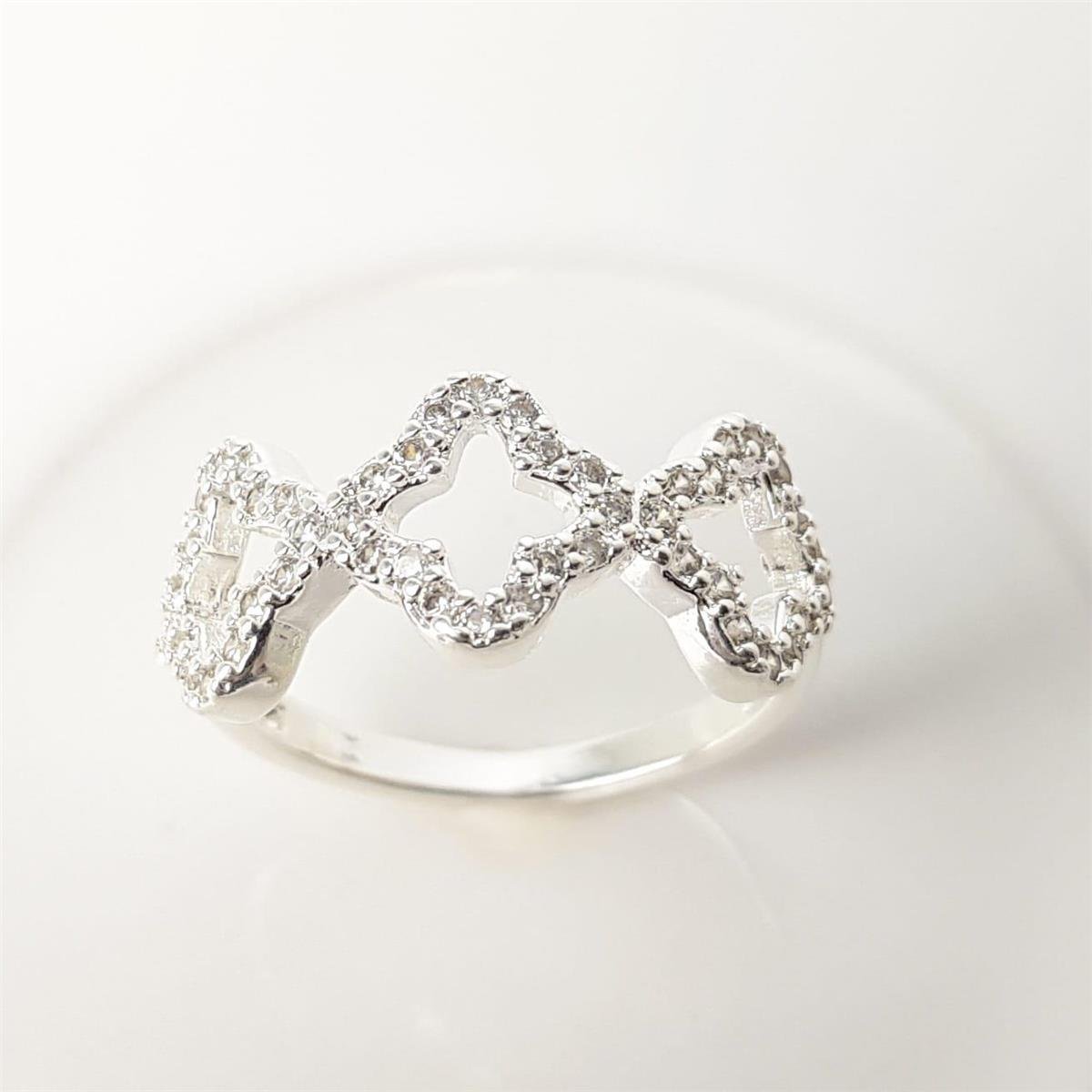 ANEL ARO COM 3 TREVOS CRAVEJADOS CRISTAIS | BANHO DE PRATA